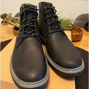 ♠️ Clarks’ Handsome Black Leather Chukka Boots